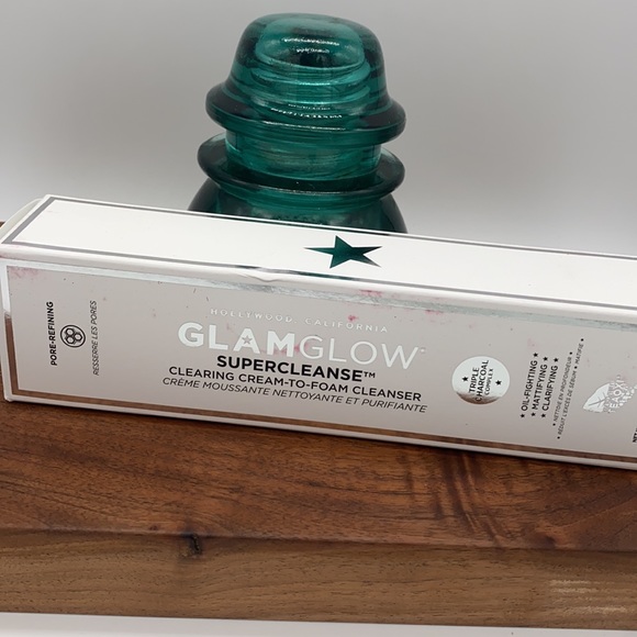 GlamGlow. Clearing Cream to Foam Cleanser. - Picture 2 of 5